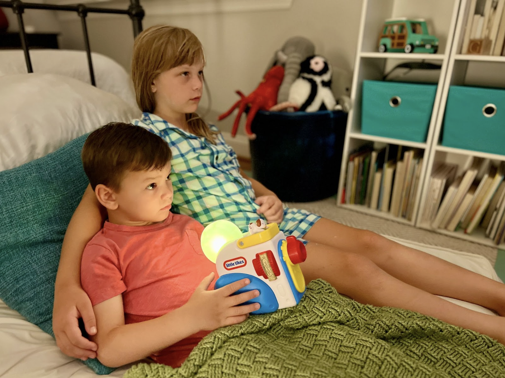 kids on bed with Little Tikes Story Dream Machine