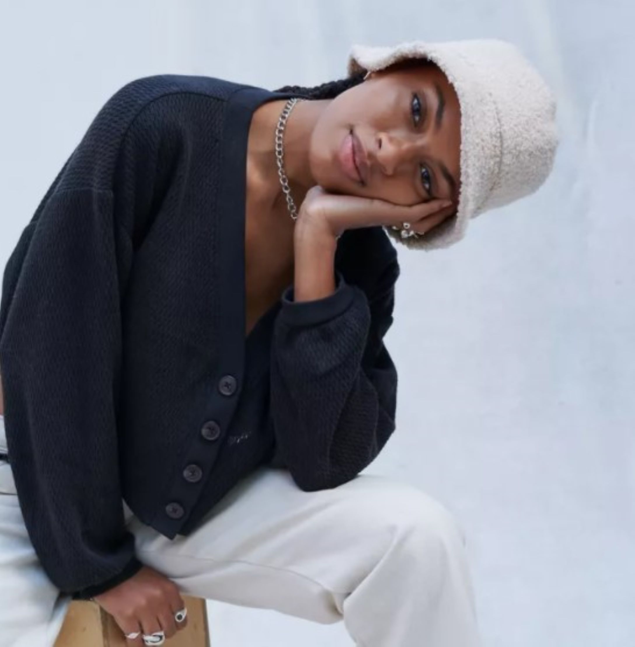 Urban_Outfitters_Sherpa_Bucket_Hat.jpg