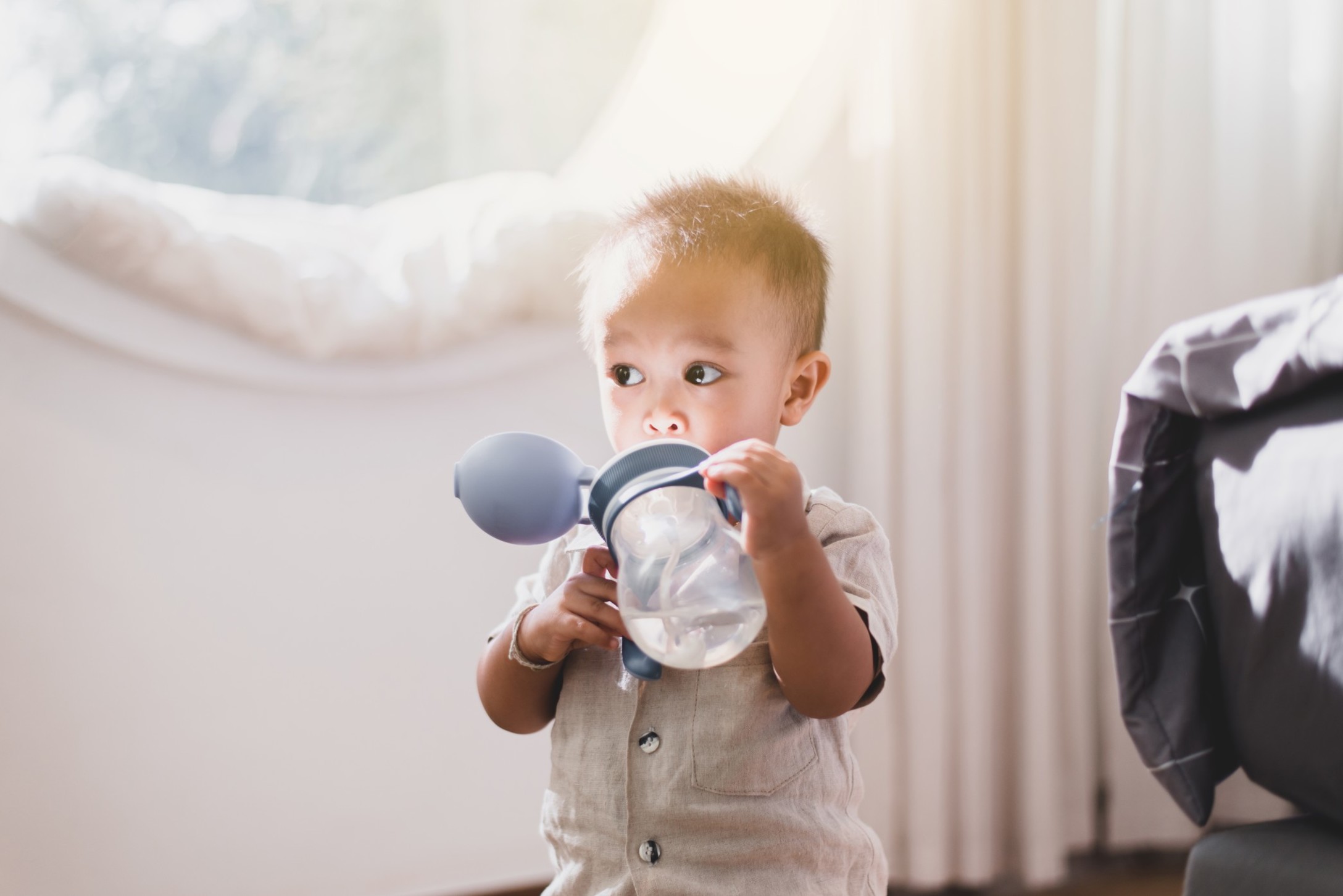 adorable-asian-little-baby-boy-drinking-water-from-bottle-at-home_t20_pLejL8.jpg