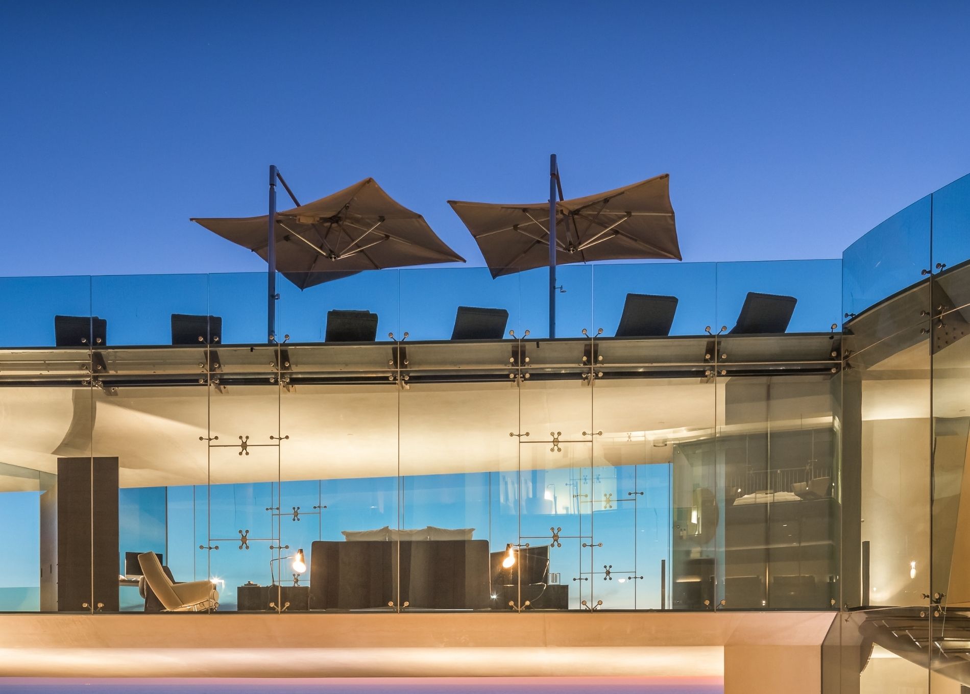 alicia_keys_home_outside_roof_seating.jpg