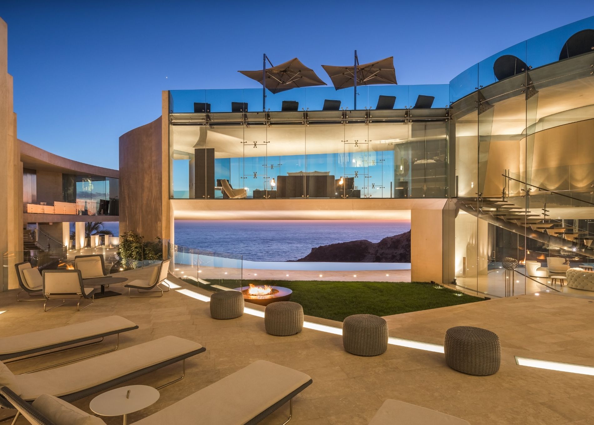 alicia_keys_home_outside_seating.jpg
