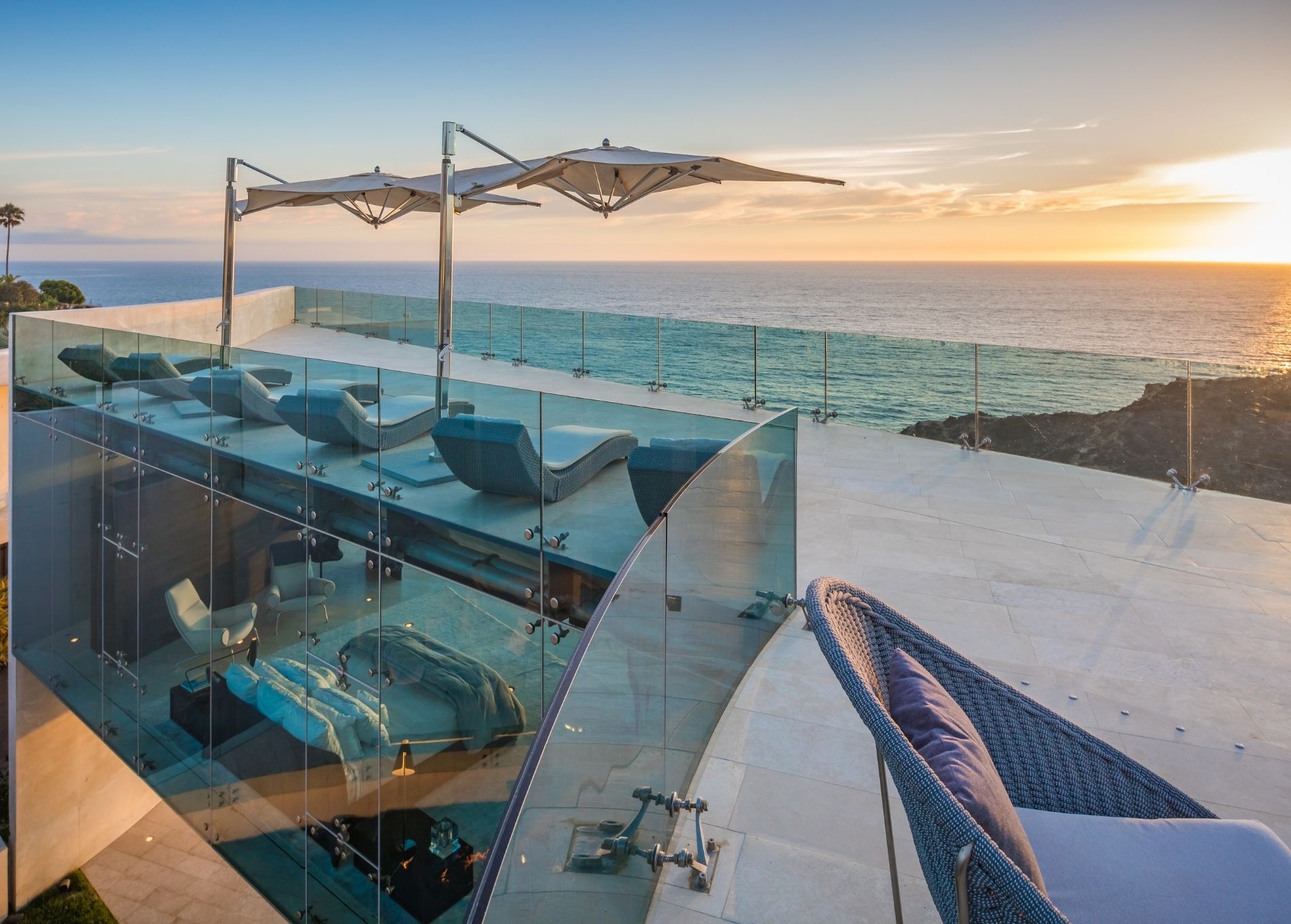 alicia_keys_home_up_roof_balcony.jpg