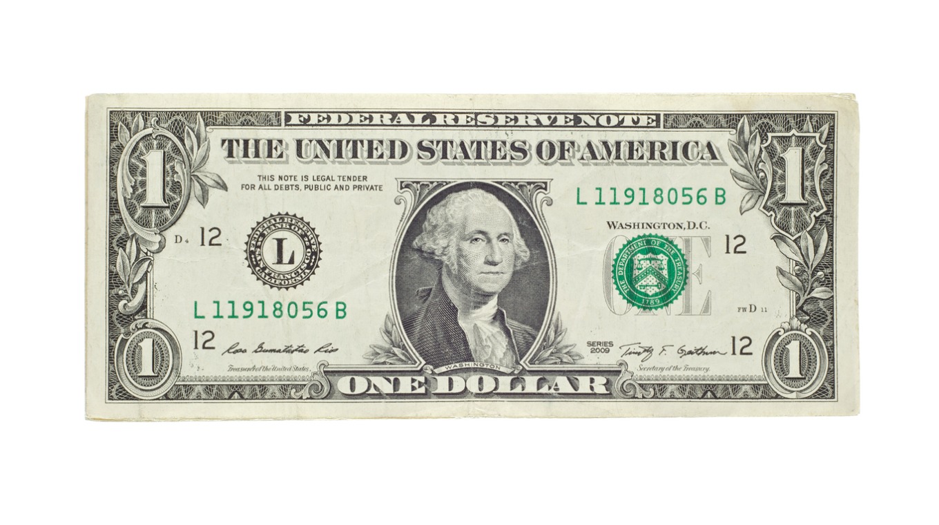 american-one-dollar-bills-isolated-on-a-white-background-picture-id179211417.jpg