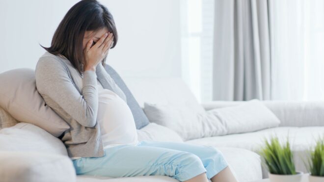 Pregnant-mom-head-in-hands