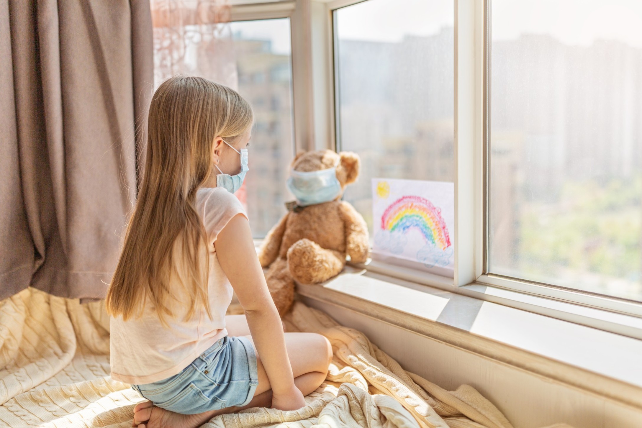 child-quarantine-rainbow-coronavirus-indoor-kid-home-drawing-childhood-prevention-creative-corona_t20_jLlVQz.jpg