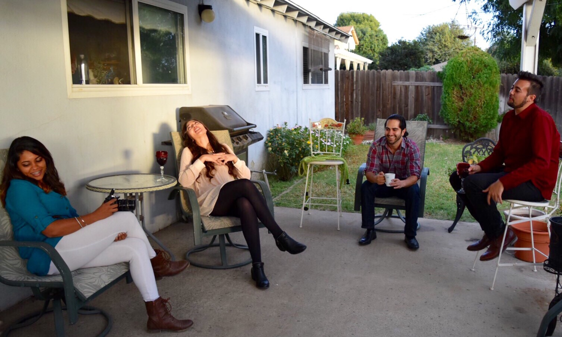 chilling-with-friends-and-neighbors_t20_Noeo3E.jpg