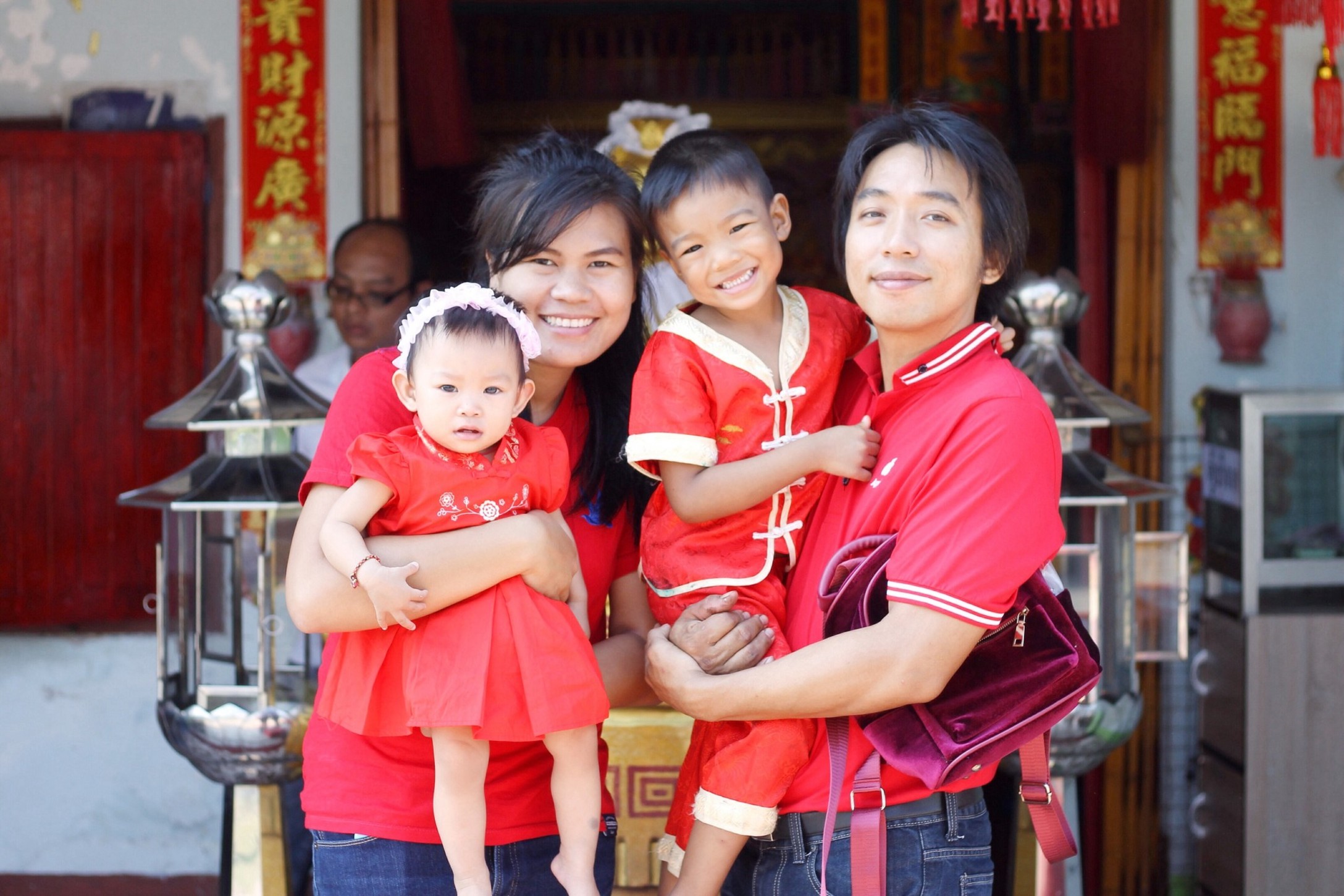 chinese-s-family-happy-chinese-new-year-festival_t20_B8o98j.jpg