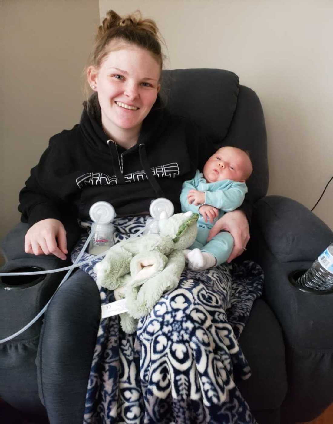 elizabeth_seaman_breastmilk_donation_12-900x1200-1.jpeg