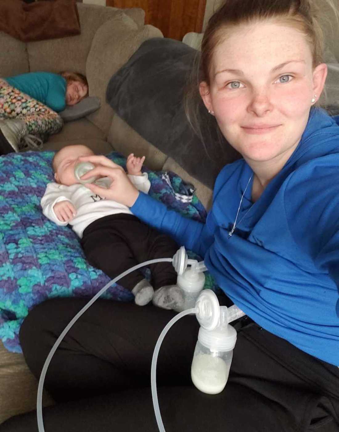 elizabeth_seaman_breastmilk_donation_15-900x1200-1.jpeg
