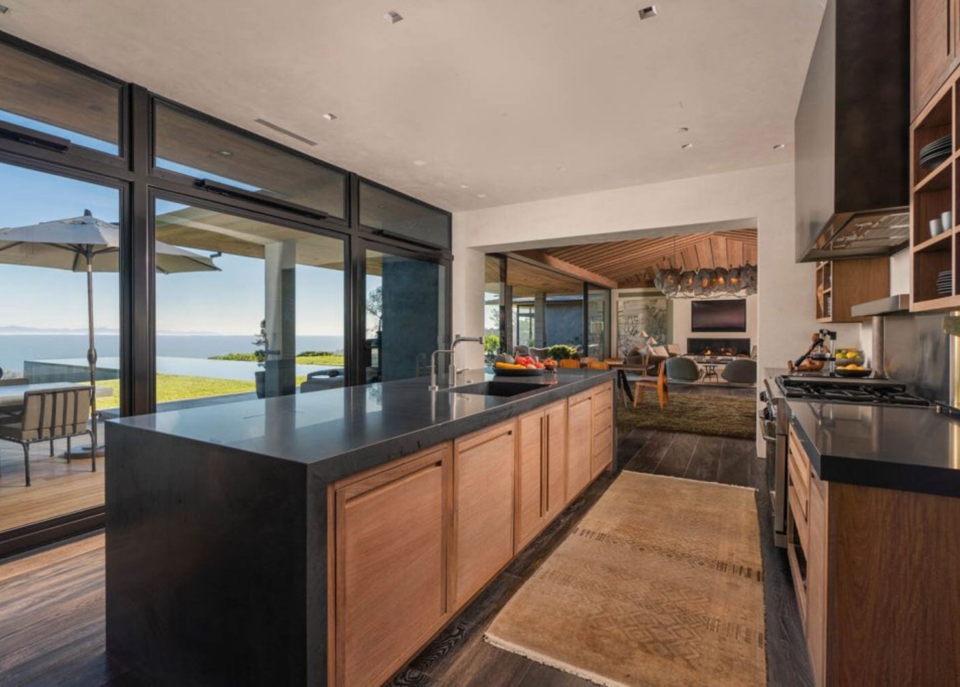 ellen_degeneres_home_kitchen.jpg