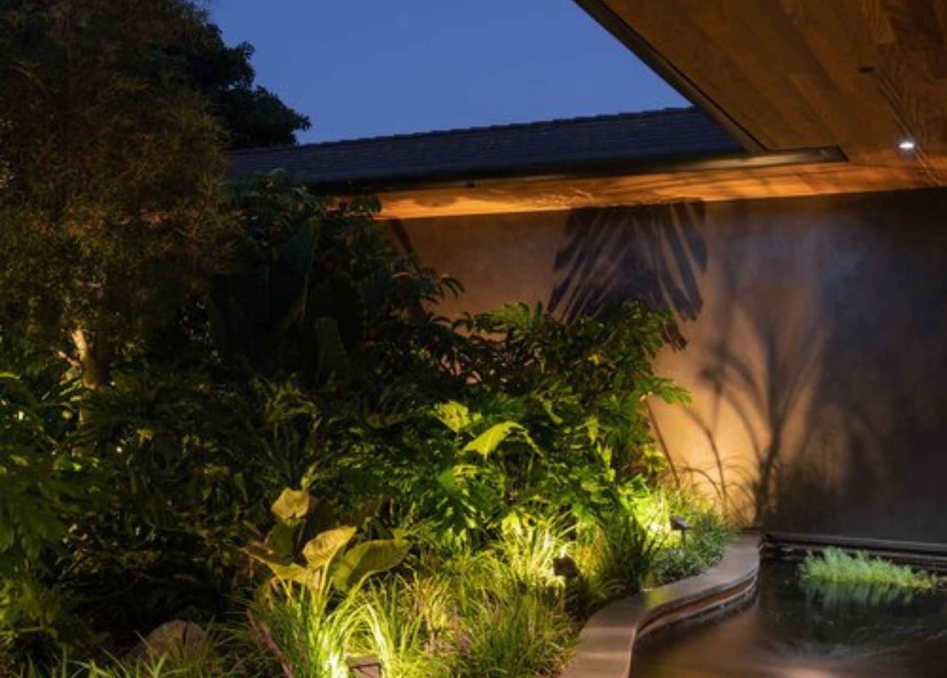 ellen_degeneres_home_serene_garden.jpg