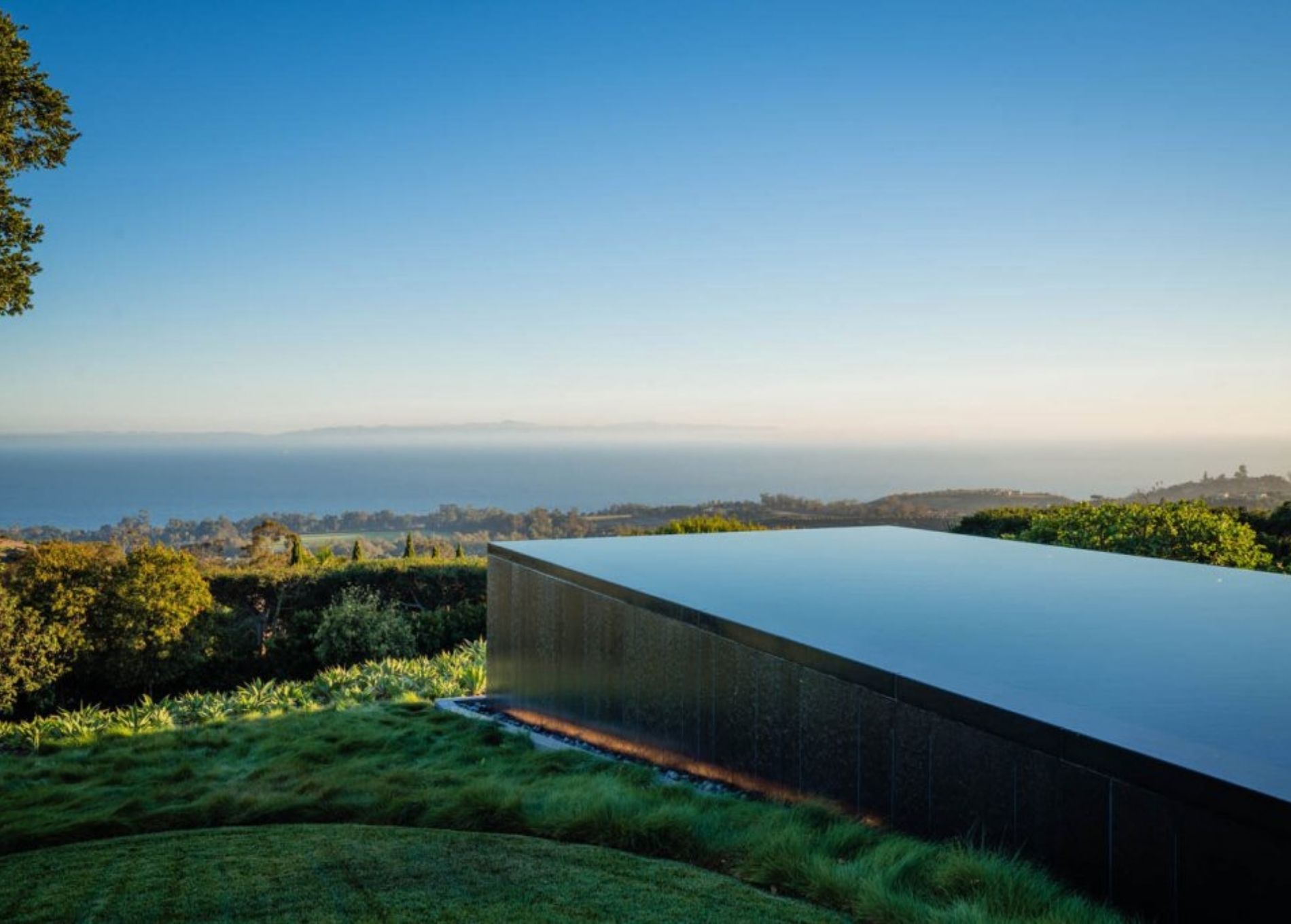 ellen_degeneres_home_swimming_pool.jpg
