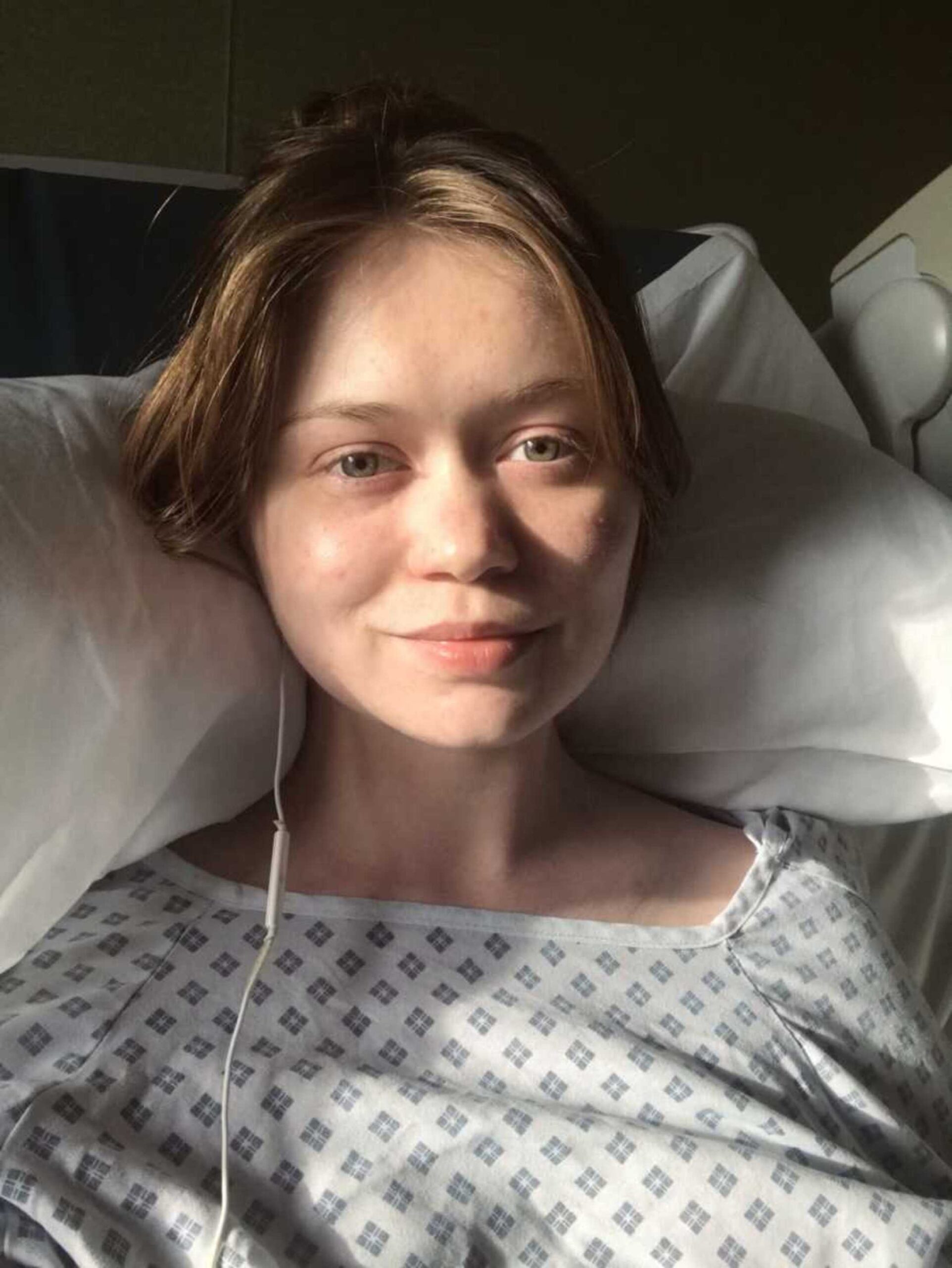 endometriosis-warrior-selfie-in-hospital-bed-900x1198-1.jpeg