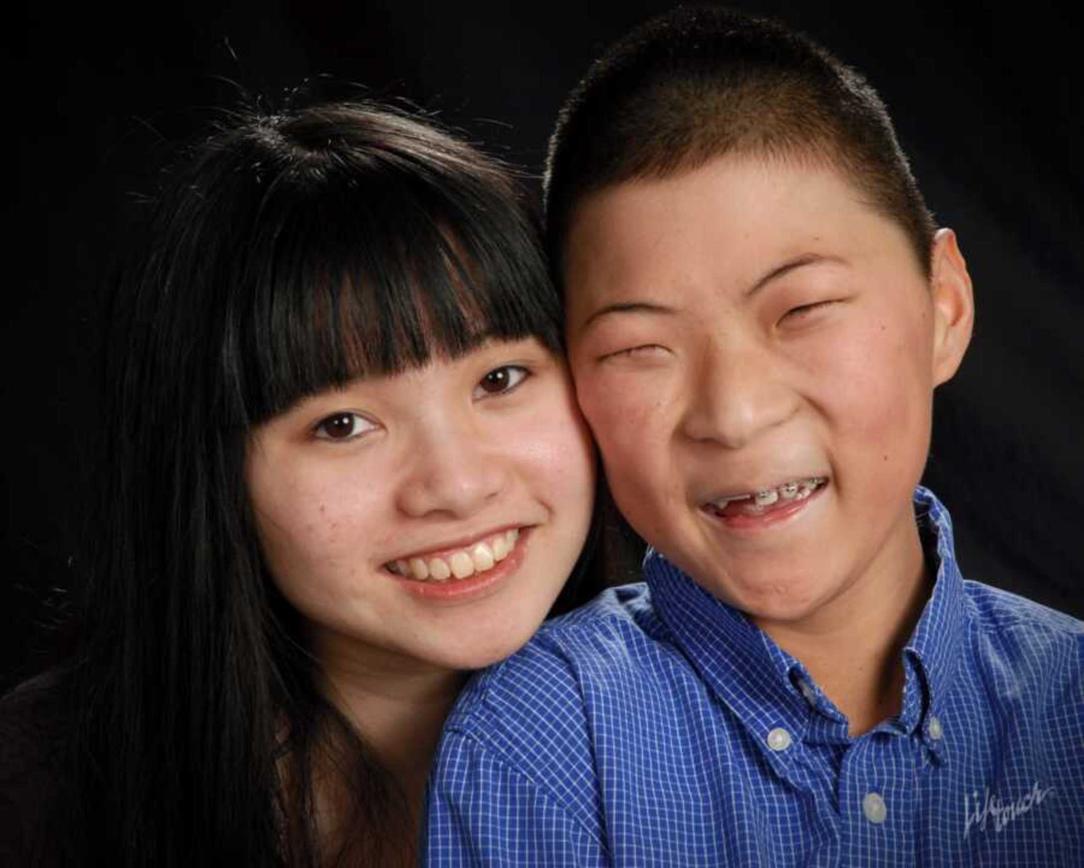 family-photo-of-sister-and-brother-with-FASD-900x720-1.jpg
