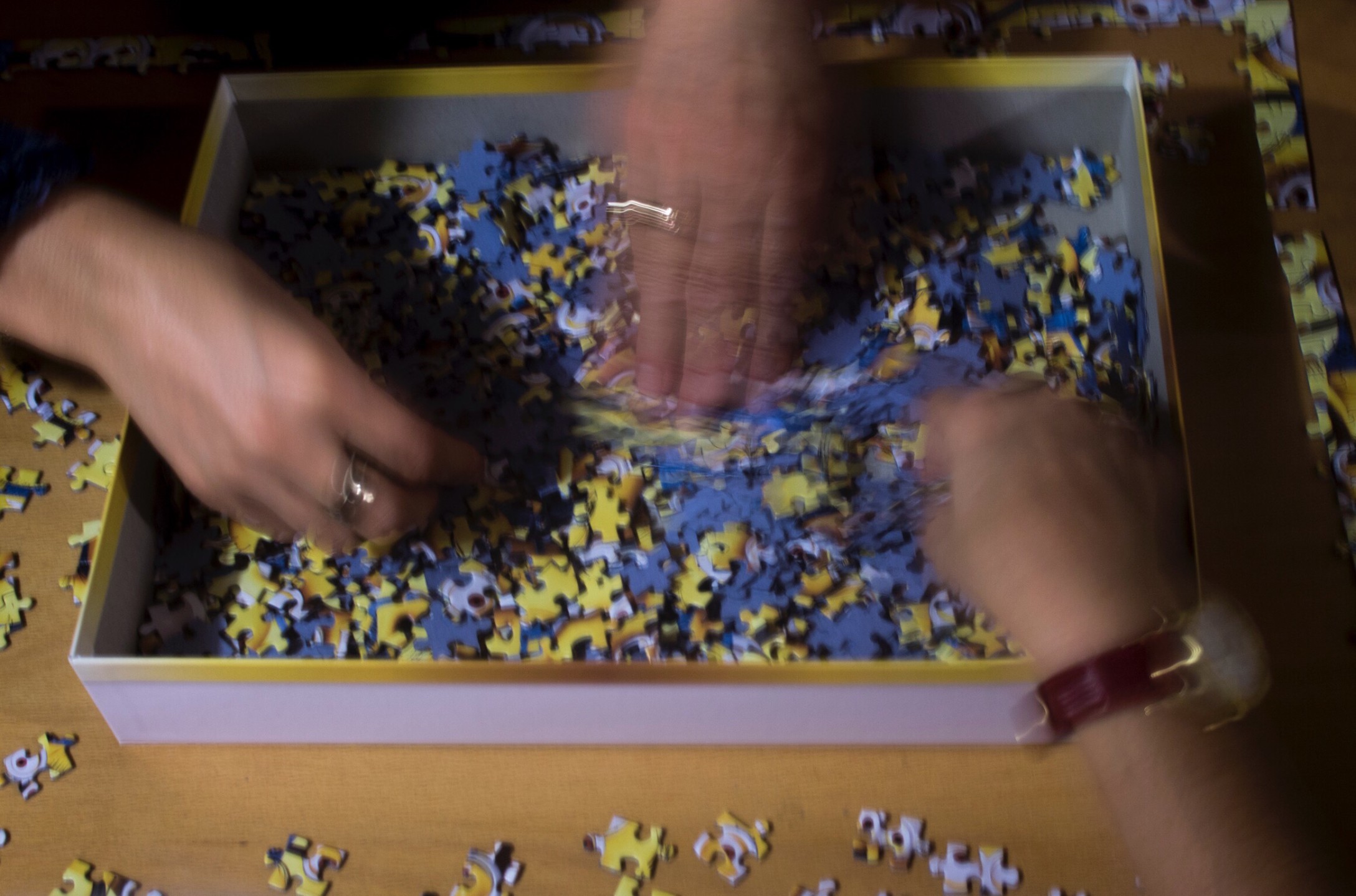 family-puzzle-time_t20_GRLonE-1.jpg