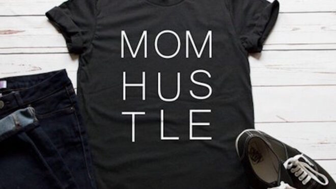 Mom Hustle tee