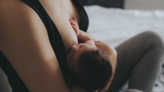 mom breastfeeding
