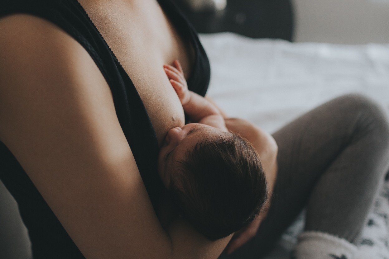 mom breastfeeding