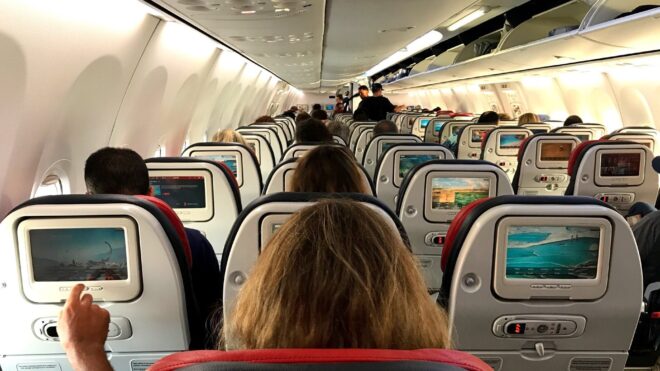 17 Things Everyone Should (and Shouldn't) Do on an Airplane