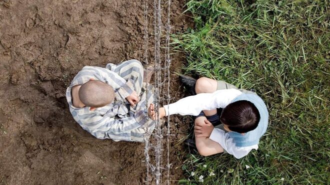 Asa Butterfield and Zac Mattoon O'Brien in The Boy in the Striped Pyjamas (2008)