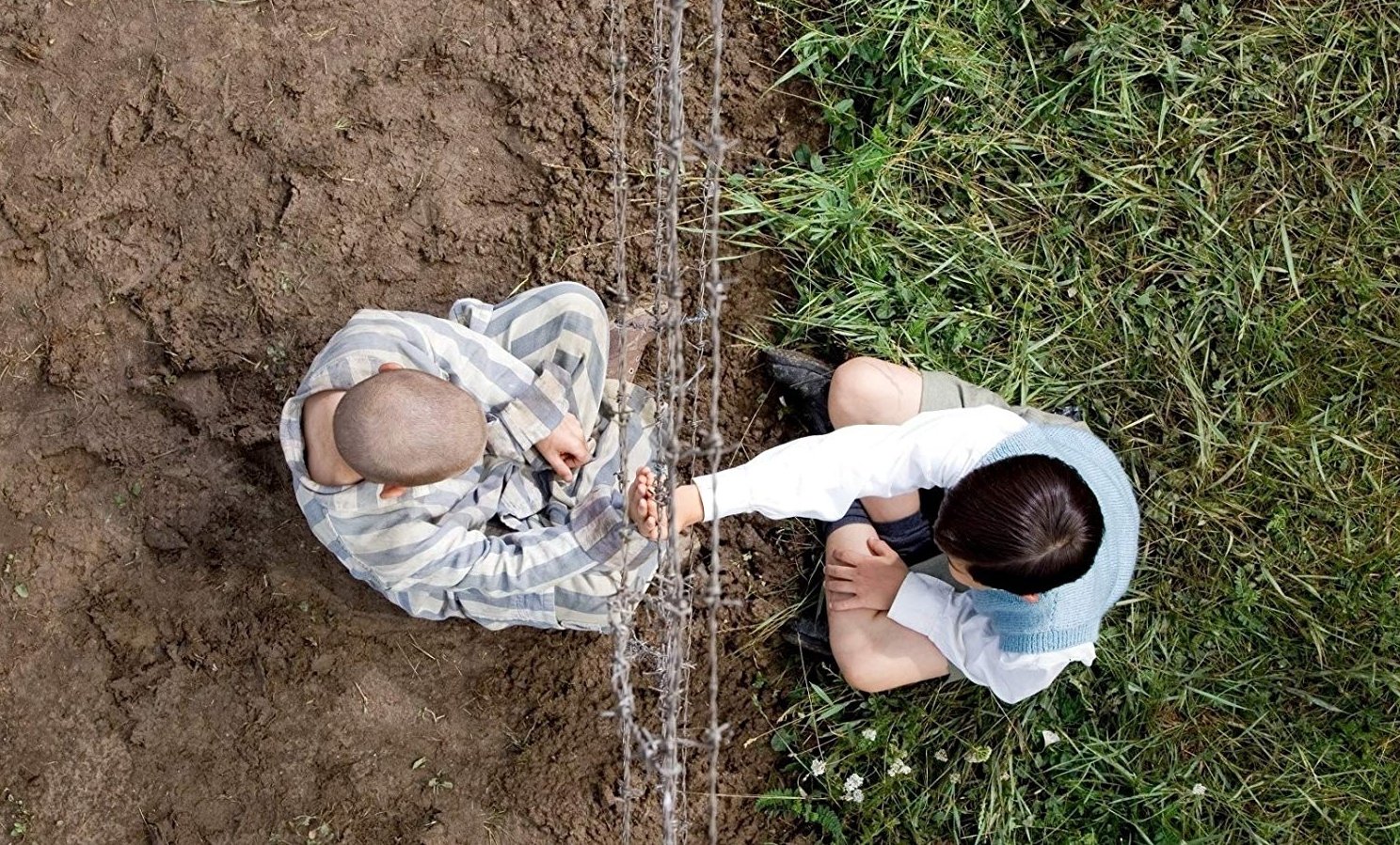 Asa Butterfield and Zac Mattoon O'Brien in The Boy in the Striped Pyjamas (2008)