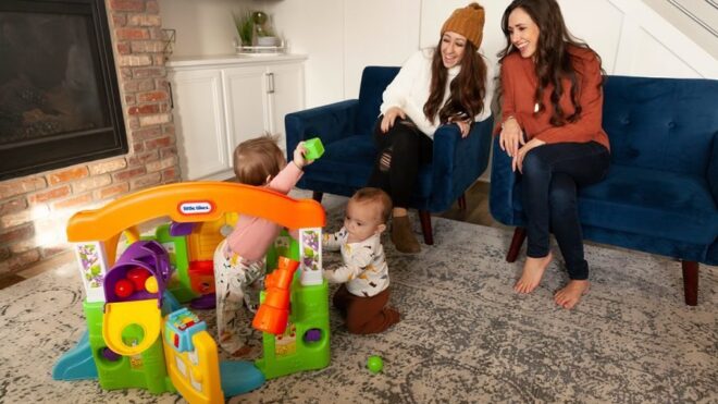 moms-twins-little-tikes