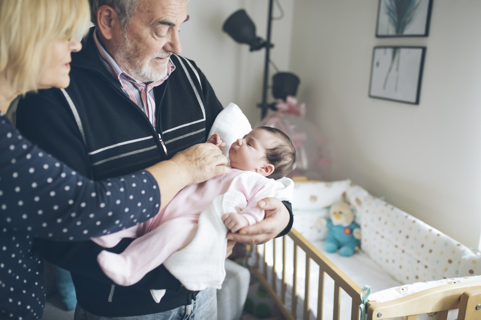 grandparents with newborn