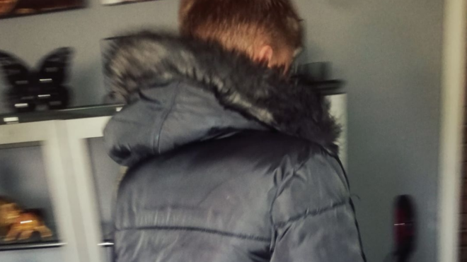 Photo of teen boy from behind