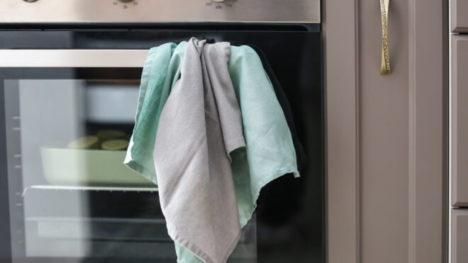 oven with tea towels
