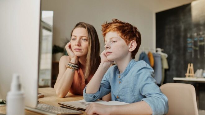 mom-son-computer