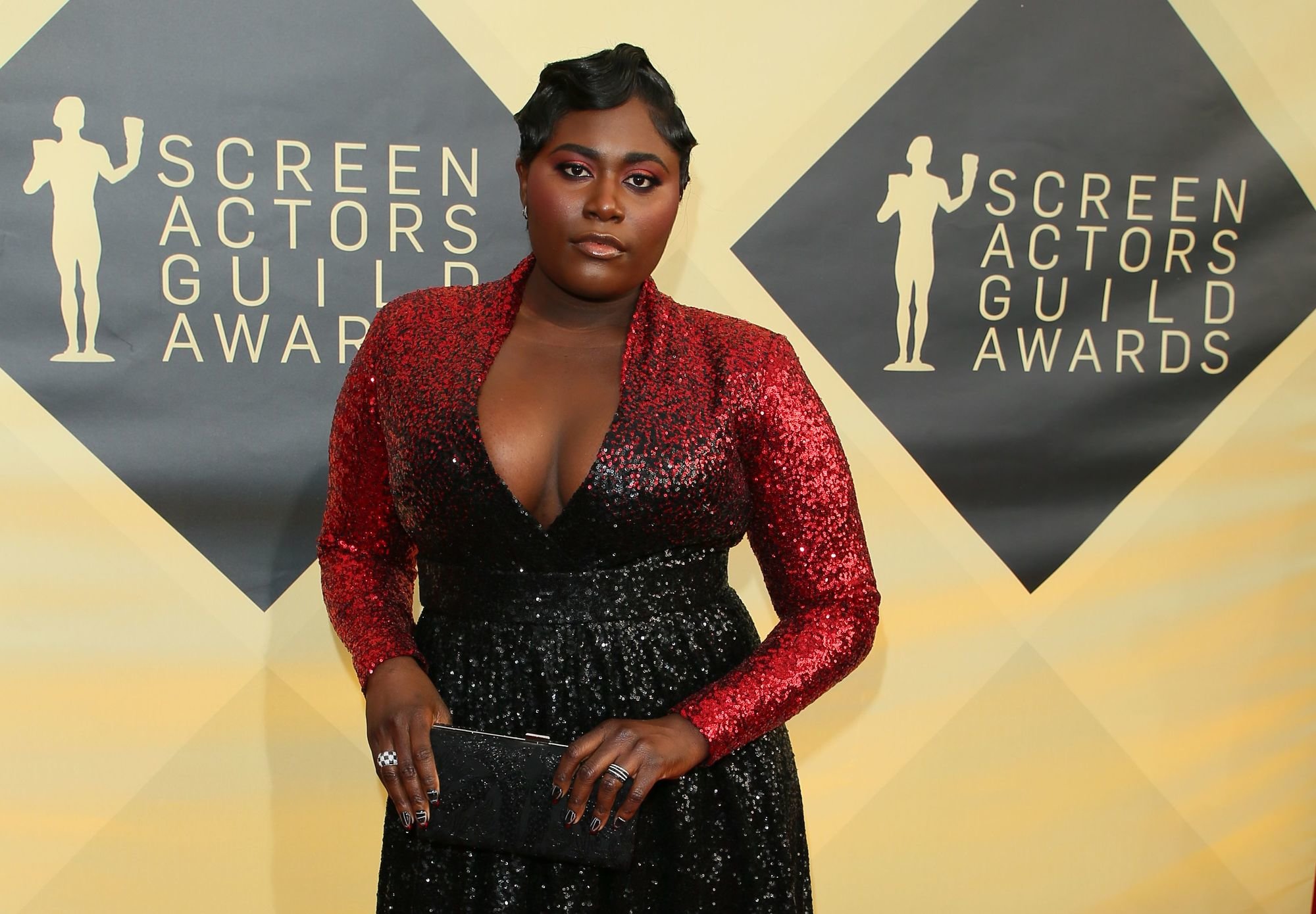 Danielle Brooks rocks short finger waves at the 2018 SAG Awards.