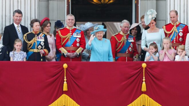 TOPSHOT-BRITAIN-ROYAL-TROOPING