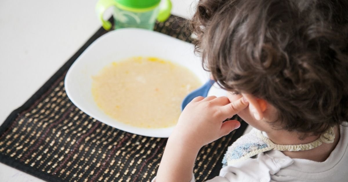 child eating slowly