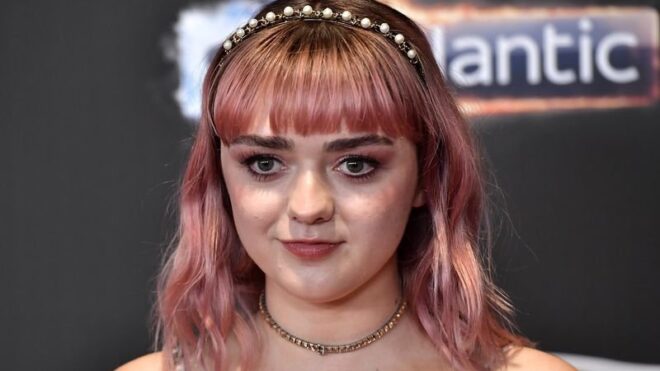 Maisie Williams pink bangs