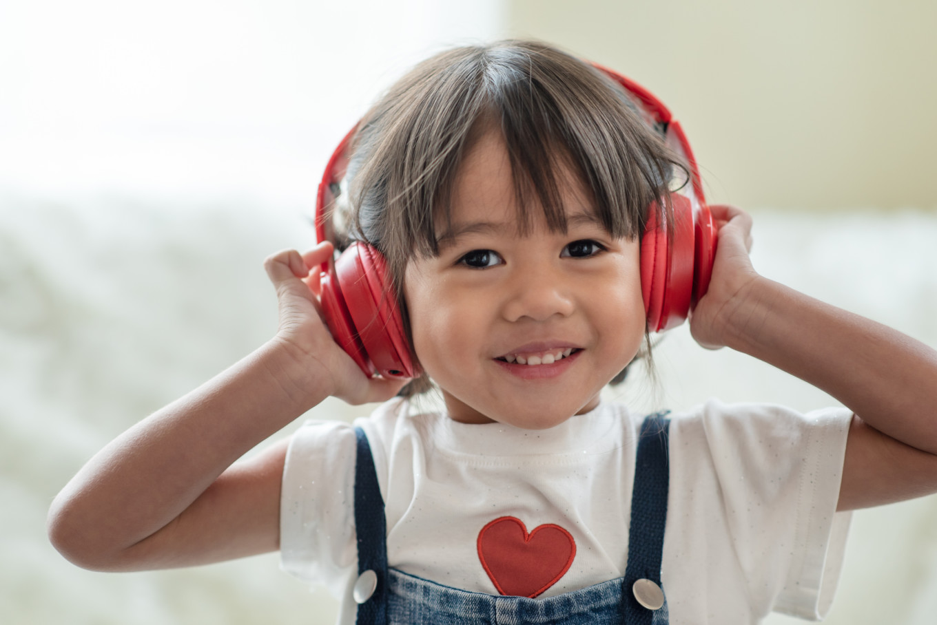girl-listening-music.jpg