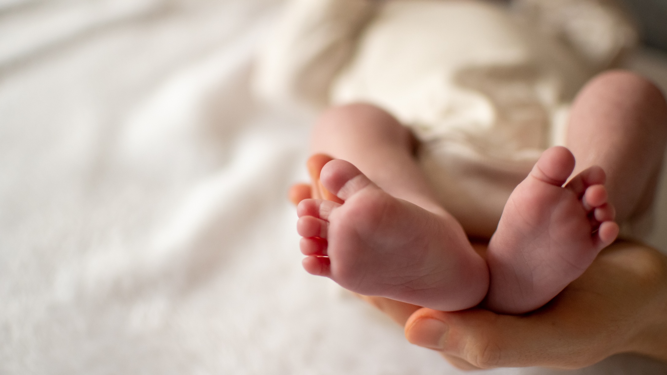 grumpy baby newborn photo shoot viral photos