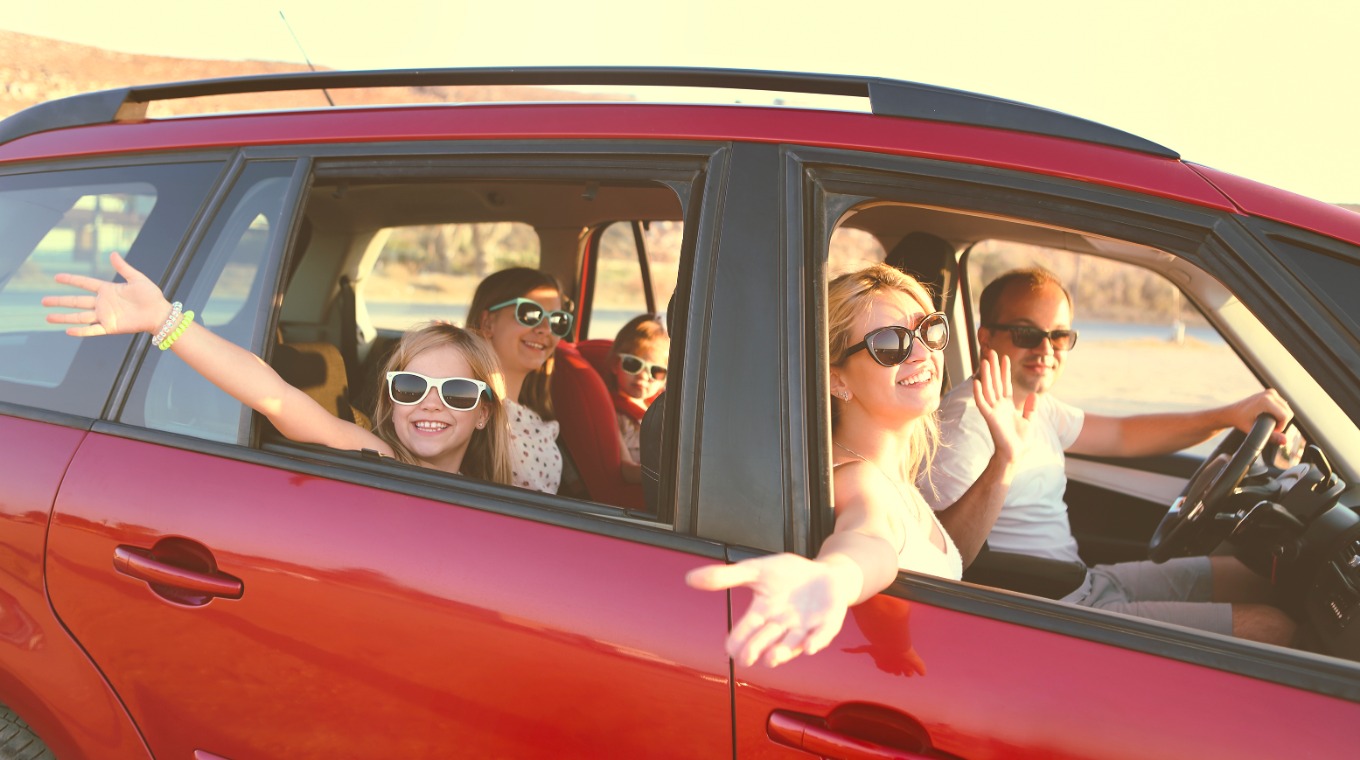 happy-smiling-family-with-daughters-in-the-car-with-sea-background-picture-id1217773190.jpg