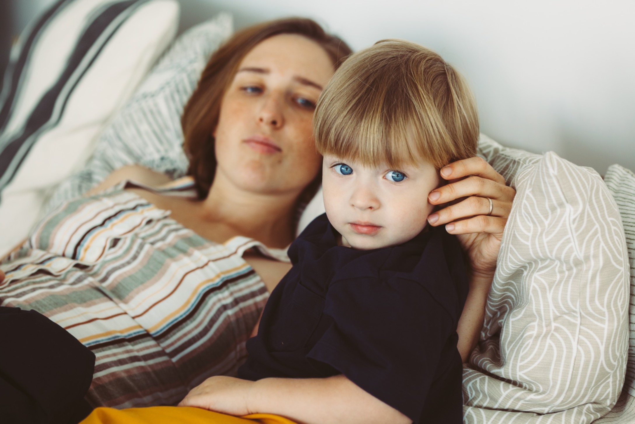 happy-woman-son-lying-sofa-home-top-view-family-parent-boy-female-mom-joyful-living-lazy-weekend_t20_O0K9kG.jpg