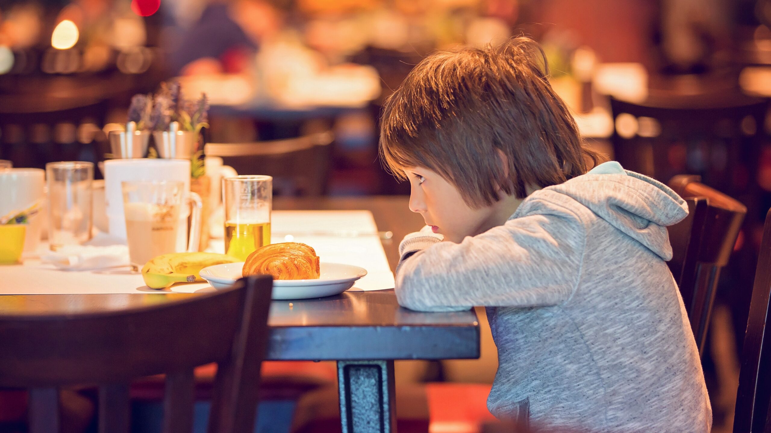 kid at restaurant