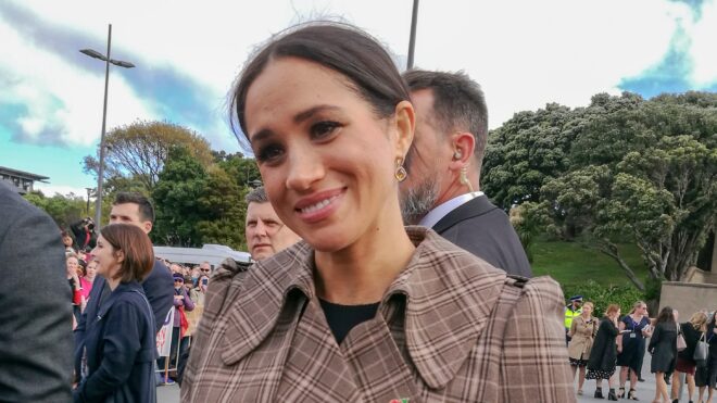 meghan markle talking to people