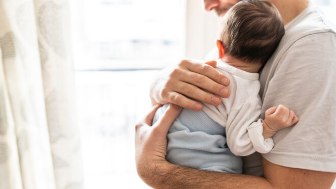 dad with newborn