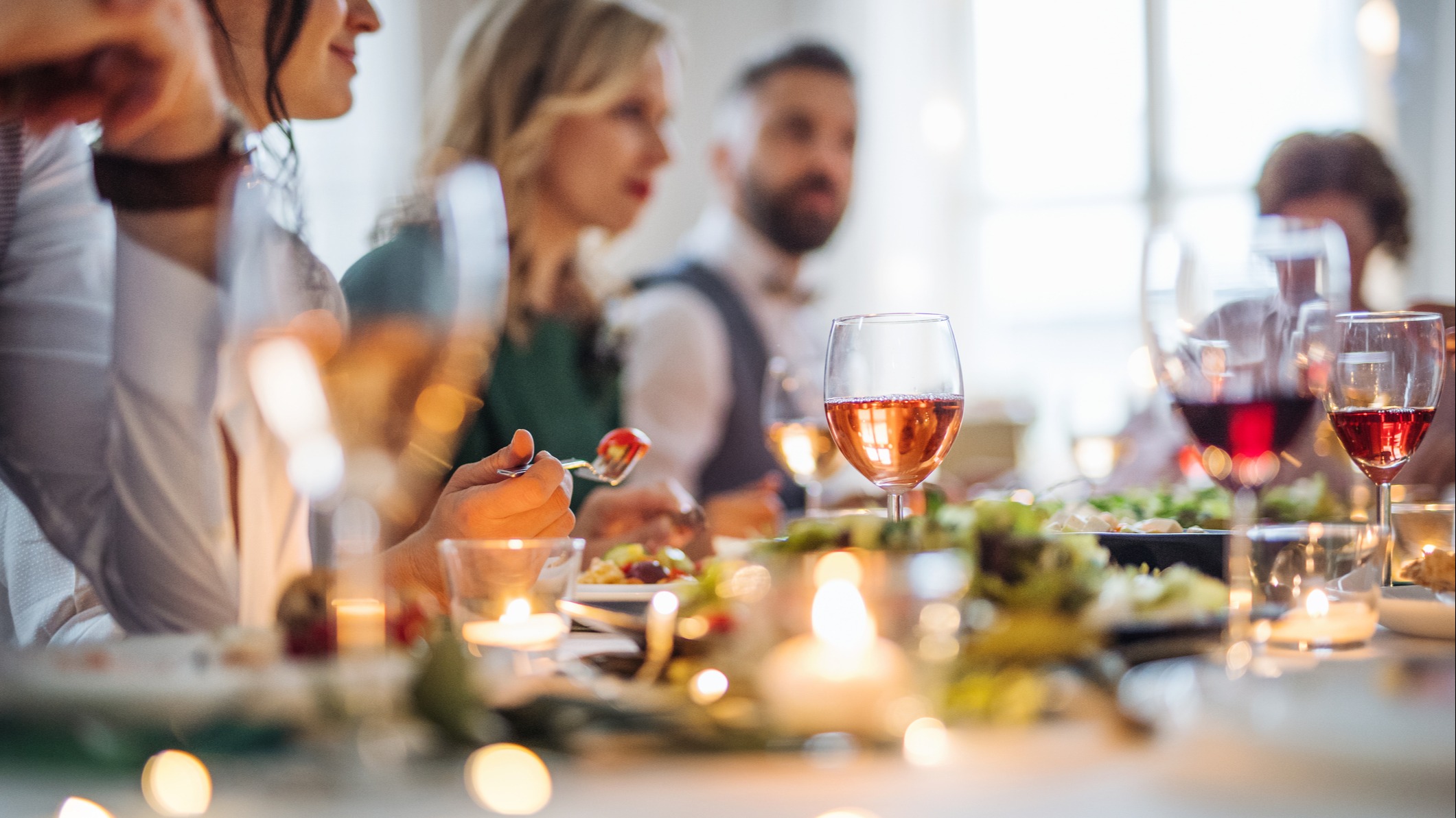 iStock-1145623506 wedding dinner