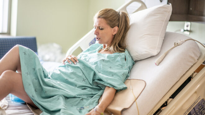 woman-giving-birth