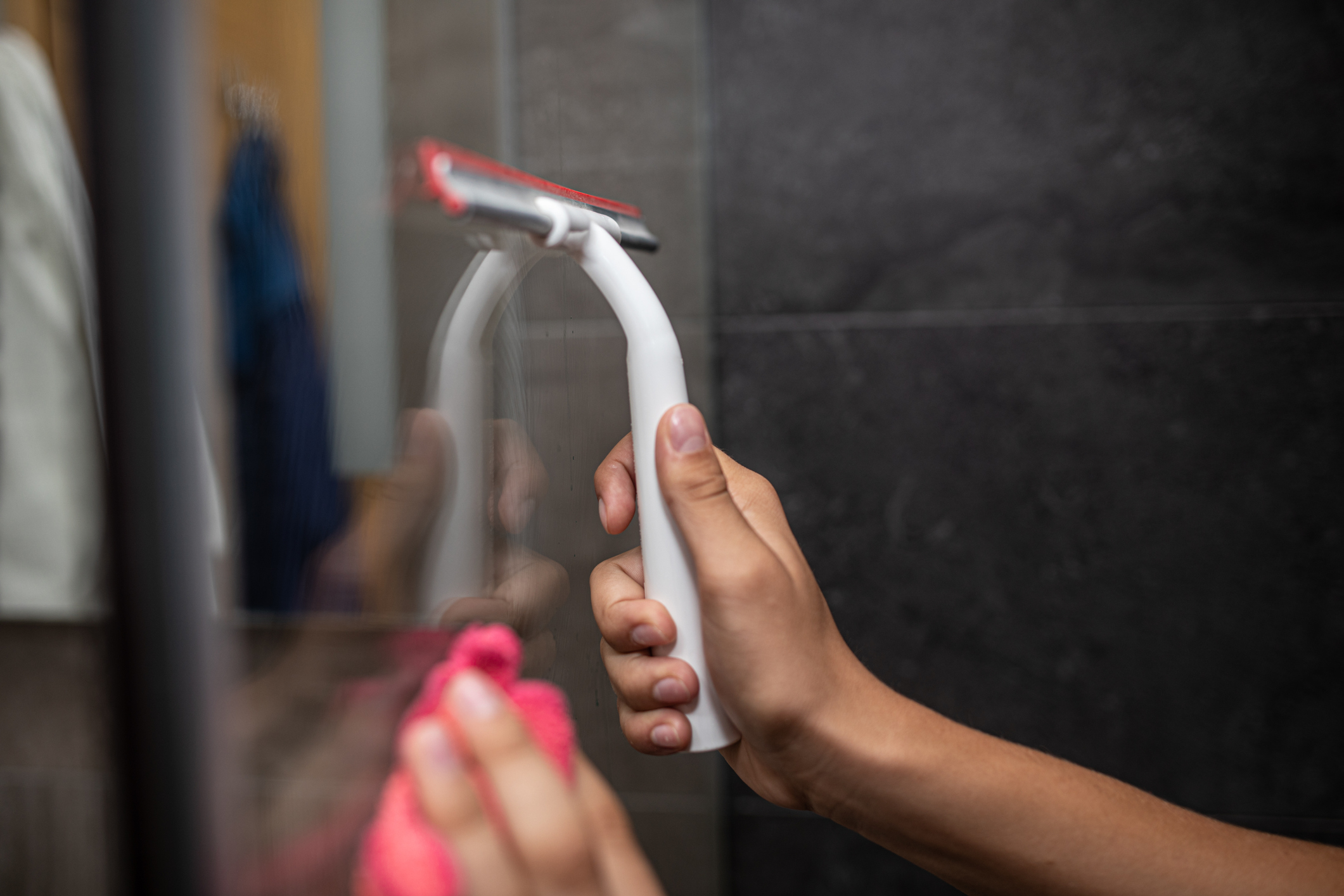 Cleaning Shower Glass Pane