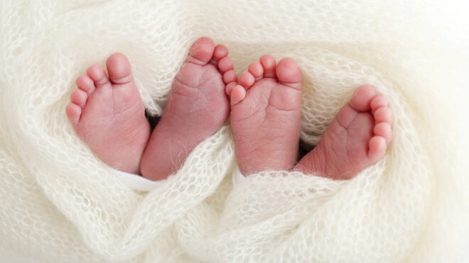 twin newborn feet