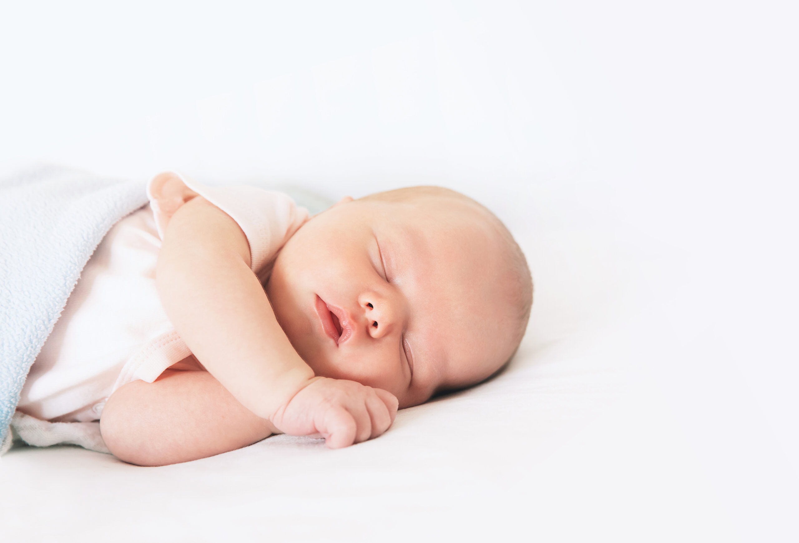Newborn baby sleep first days of life.