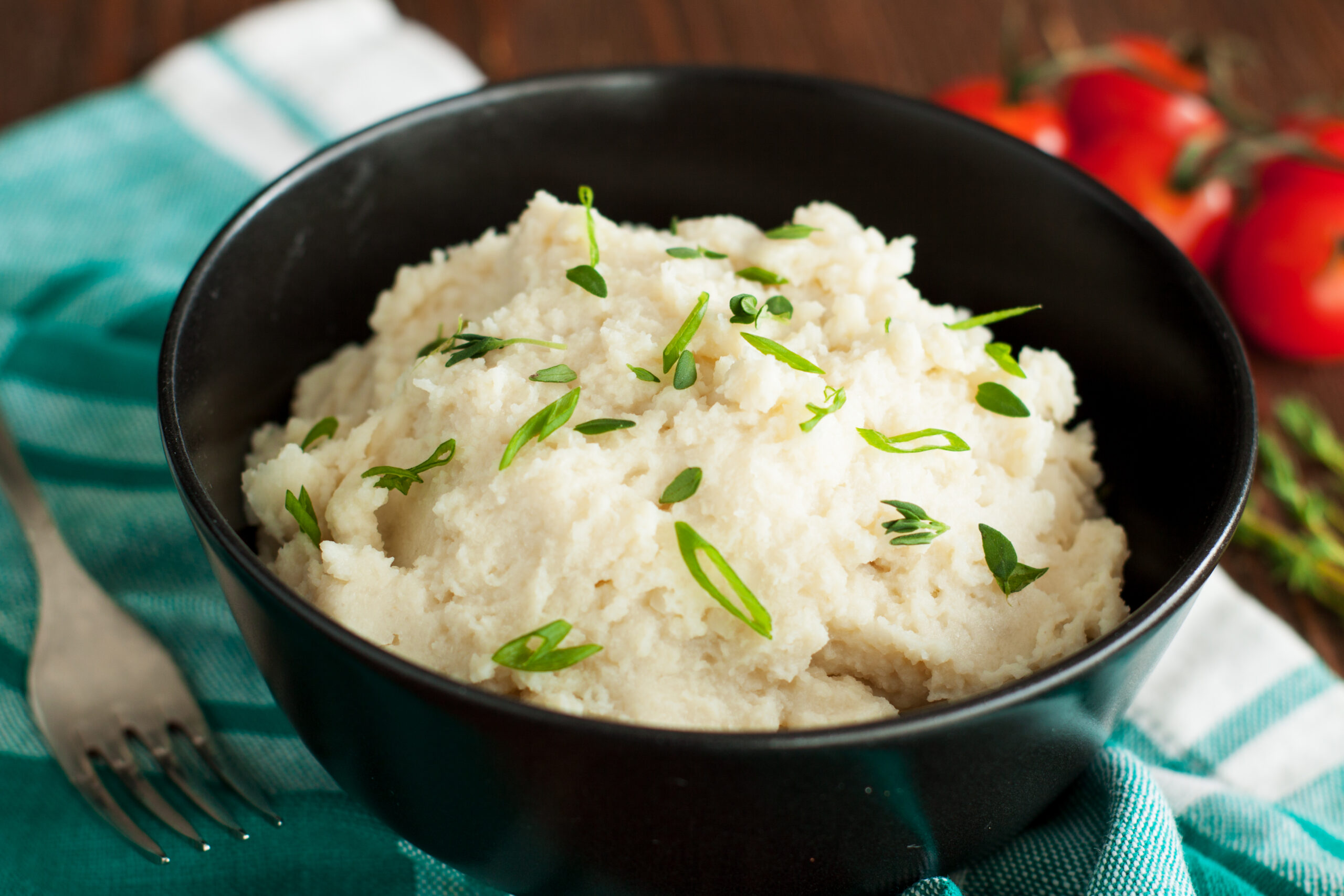 Mashed cauliflower with garlic and herbs