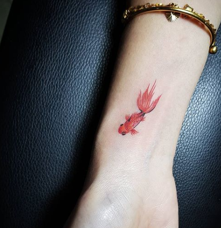 50 Gorgeous Small Wrist Tattoos To Always Flaunt - 64