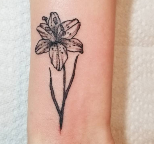 50 Gorgeous Small Wrist Tattoos To Always Flaunt - 63