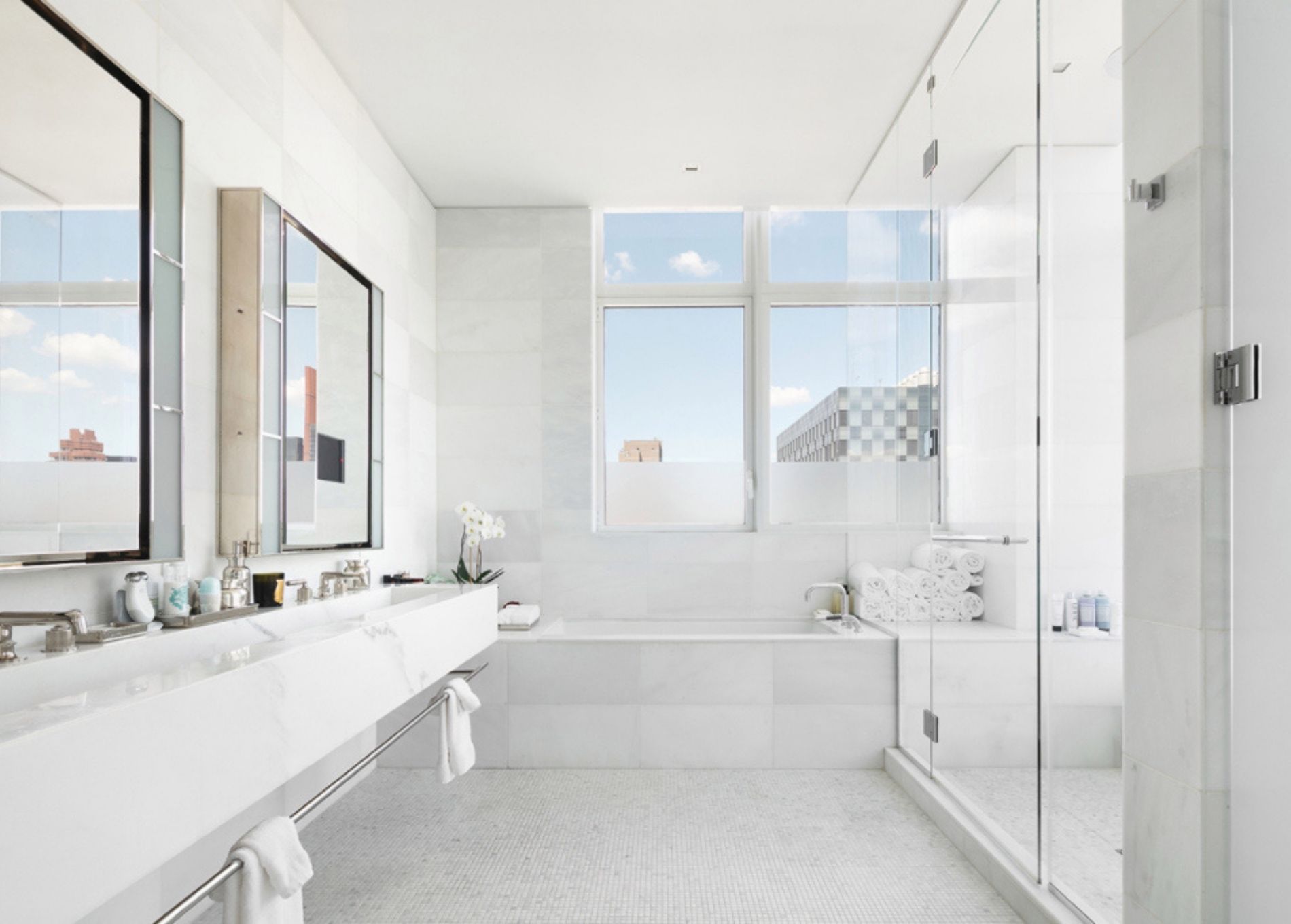 jennifer_lawrence_home_bathroom.jpg